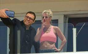 חכ אורן חזן מקדם הצעת חוק שתמנע את סגירת הטלוויזיה החינוכית המעסיקה 180 עובדים ■ משרד האוצר צפוי להתנגד להמשך הפעלת החינוכית משיקולים תקציביים. Facebook