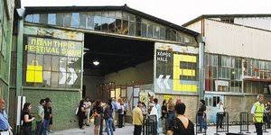23 & 24 ιουνίου (πειραιωσ 260 δ) thom luz το κορίτσι από το εργοστάσιο της ομίχλης (girl from the fog machine factory). Giwrgos Loykos Peiraiws 260 Apo To Iefimerida Gr