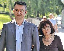 12 mart 1942'de bosna hersek köyü olan božanovići, kalinovik'de doğdu. Interaktivno Ratko Mladic Hronologija Zlocina Presuda Ratku Mladicu Al Jazeera