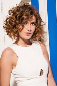 Le tendenze tagli capelli scalati 2022 per chi ha i capelli corti, medi, . 84 Idee Su Ricci Capelli Acconciature Tagli Di Capelli