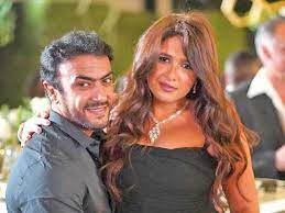 كشف مصدر مقرب من الفنانة ياسمين عبدالعزيز دخولها في غيبوبة، بعد خضوعها لعملية جراحية، أمس السبت، ما استدعى وضعها داخل غرفة العناية المركزة بأحد المستشفيات. ÙŠØ§Ø³Ù…ÙŠÙ† Ø¹Ø¨Ø¯ Ø§Ù„Ø¹Ø²ÙŠØ² Ù…ØªÙ‡Ù…Ø© Ø¨Ù€ Ù…Ø¶Ø§ÙŠÙ‚Ø© Ø¹Ø§Ù…Ù„ØªÙ‡Ø§ Ø§Ù„Ù…Ù†Ø²Ù„ÙŠØ© ÙˆØ²ÙˆØ¬Ù‡Ø§ ÙŠØ³Ø§Ø¹Ø¯Ù‡Ø§ Jadeedoha