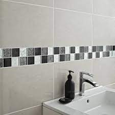 Idées de décoration de maison > carrelage > carrelage mosaique leroy merlin. Une Frise Au Bel Effet Matiere Carrelage Salle De Bain Leroymerlin Salle De Bain Mosaique Salle De Bain