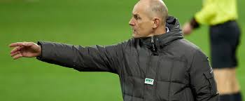 Martin schmidt wird an diesem mittwoch sein erstes training leiten und den fc augsburg auf die partie am. Fc Augsburg Muss Trainer Heiko Herrlich Gehen