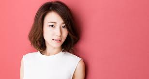The pointy ends achieved by asymmetrical cutting give the face a more oval impression. 7 Best Hairstyles For Square Faces L Oreal Paris