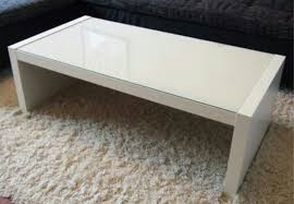 Perfekter couchtischanonymer rezensentder couchtisch ist einfach groß genug um alles mögliche drauf zu stellen und klein genug damit es dezent ausschaut im wohnzimmer. Ikea Couchtisch Mit Glasplatte Weiss In 8072 Fernitz Bei Graz Fur 10 00 Zum Verkauf Shpock At