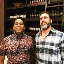 Ayahnya, datuk jamaluddin abu bakar merupakan seorang pejabat tinggi di ketika bekerja dengan badawi ini lah ia mengenal nori abdullah, yang notabene putri sang perdana menteri. Khairy Jamaluddin Net Worth