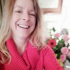 Lynette Dewitt's Instagram, Twitter & Facebook