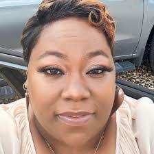 Davina Simmons's Instagram, Twitter & Facebook