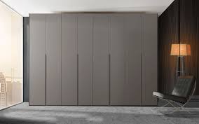 Einbauschrank Aufbauanleitung Fusse Der Letzten Seitenwange Schrank Nach Mass Schranke Online Bestellen Idaw Kleiderschrank Holz Einbauschrank Ankleidezimmer