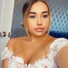 Abbie Rose (@abb_sexton)