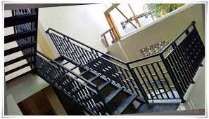 Tak hanya tangga saja, keberadaaan pegangan atau railing juga dibutuhkan. Gambar Model Desain Railing Tangga Minimalis Modern Madaniah