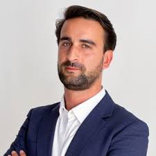 De retour 🔄 ! Depuis 2 semaines, je suis de retour chez Comfluence, en  tant que consultant junior en Affaires publiques au sein de la direction  CARE ! Un grand merci à