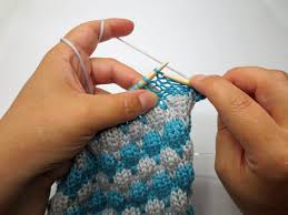 Talu.de hat eine übersicht mit einigen klassikern und auch ausgefalleneren strickmustern für mützen, pullover, schals oder socken für sie zusammengestellt. Zweifarbiges Bubblemuster Stricken