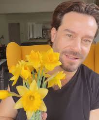 Por aquí es época de “Daffodils” o Narcisos son una de mis flores  favoritas, Siempre alegran la vida! Espero que tengan una semana FENOMENAL!  Daffodil season one of my favorite flowers that