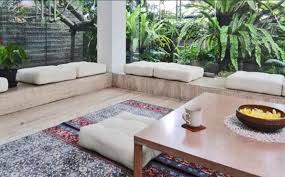 Anda bisa mengganti sofa dengan karpet. Ruang Menerima Tamu Tanpa Kursi Tanpa Sofa Asyik Juga Kok Tribunnews Com Mobile