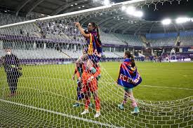 Maybe you would like to learn more about one of these? Finale Der Women S Champions League Barcelonas Fussballerinnen Holten Erstmals Den Titel Sport Tagesspiegel