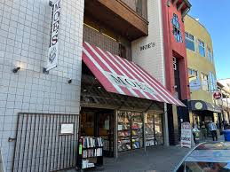 Moes Books - Wikipedia