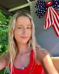 Faith Landers's Instagram, Twitter & Facebook