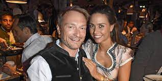 Whenever you need us, our experienced staff will be on hand to answer your call or email. Oktoberfest Munchen Christian Lindner Fdp Und Franca Lehfeldt Auf Dem Oktoberfest Mopo De