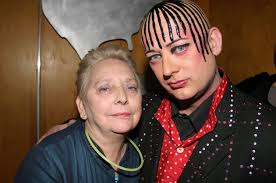 Boy george was born on june 14, 1961 in eltham, kent, england as george alan o'dowd. Mae De Boy George E Hospitalizada E Musico Revela Medo Apos Medicos Dizerem Que Nao Vao Reanima La Se Caso Agravar Monet Celebridades
