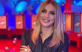 Jun 05, 2021 · οι αγαπημένοι ηθοποιοί σμαράγδα καρύδη και θοδωρής αθερίδης, αν και μετρούν πολλά χρόνια κοινής πορείας, έχουν επιλέξει να κρατούν χαμηλούς τόνους. Smaragda Karydh Oi Prwtes Ths Dhlwseis Sxetika Me Ta Symptwmata Toy Korwnoioy