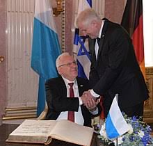 Der minister sei positiv auf das virus getestet worden und befinde sich aktuell in häuslicher isolation. Horst Seehofer Wikipedia