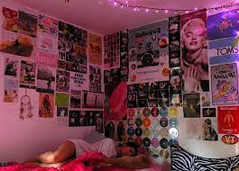 Posters Pages Cds And Twinkle Lights Retro Bedrooms Retro Room Room Ideas Bedroom