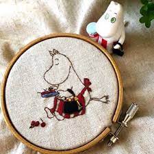 息抜きにムーミンママ ムーミン 刺繍 刺しゅう embroidery broderie moomin 巾着 ムーミンママ プライベート用 embroidery inspiration hand embroidery designs embroidery patterns