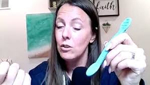 Amazon.com: Paquete de 4 tubos mordedores huecos con mango (6.8 pulgadas de  largo) juguetes de dentición para bebés de 0 a 6 meses, sin BPA : Bebés