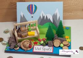 Karte Fur Gutschein Oder Geldgeschenke Hubsch Gestaltet Mit Einer Holzbank Und Rucksac Geschenke Verpacken Gutschein Gutschein Geburtstag Geldgeschenke Basteln