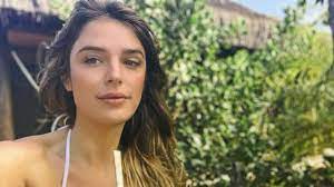 Nua, Rafa Brites posta clique poderoso exibindo barrigão de grávida