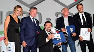 Tomba var i stand til å dra nytte av introduksjonen av fjærbelastede skiporter som erstattet de eldre. Alberto Tomba Zum Jahrhundert Sportler Gekurt Ski Alpin Sportnews Bz