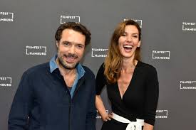 Николя бедос / nicolas bedos. Die Schonste Zeit Unseres Lebens Eroffnet Filmfest Hamburg Nicolas Bedos Komodie Mit Doria Tillier Verzaubert Das Publikum Constantin Film