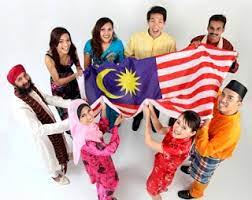 Di mana kelahiran masyarakat plural itu berlaku atas dasar perbezaan budaya antara pelbagai etnik, bukan perbezaan struktur sosial. Asas Asas Kebudayaan Masyarakat Berbilang Kaum Di Malaysia