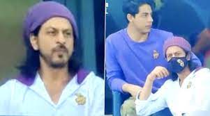Shah rukh khan is a 53 year old actor and producer from india. Ipl 2020 Shah Rukh Khan And Aryan Khan Get Clicked As They Attend Kkr Vs Rr Match In Dubai View Pics Latestly
