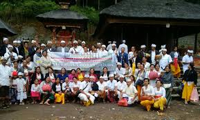 Cerita rakyat asal usul bunga teratai yakni satu mitos yang ada didalam kehidupan beberapa orang jawa tengah yang menceritakan tentang asal muasal ada bunga teratai. Pura Teratai Bang Dgn Tirta Rasa Nano Nano Dan Beraroma Belerang Satyawedha