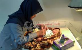 Pembuangan bayi dan pengguguran merupakan langkah terbaik yang difikirkan oleh sesetengah pihak bagi menyembunyikan kelahiran mereka. Pasangan Kekasih Pembuang Bayi Di Desa Gajah Jombang Diamankan Faktualnews Co