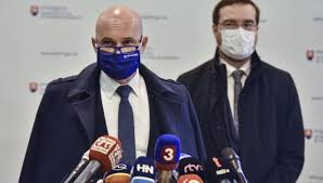 Požiadať o očkovanie môže každý, kto patrí do momentálne otvorenej fázy. Prvi Ucitelia Ziskaju Ochranu Pred Koronavirusom Uz V Sobotu Ministerstvo Skolstva Vedy Vyskumu A Sportu Slovenskej Republiky
