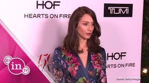 Troian bellisario is an american actress, producer and director, born in los angeles, california in 1985. Pll Star Troian Bellisario Lebte Von 300 Kalorien Taglich Youtube