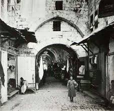صورة قديمة لخان التجار القديم سوق الأقمشة في نابلس تقريبا عام 1920م palestine history old pictures palestine