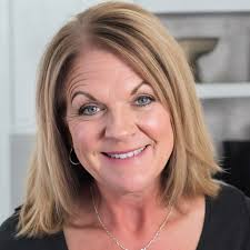 How can a new real estate agent in Arizona build relationships and gain  advice in the East central valley area?