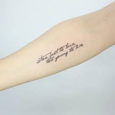 130 tatouages de textes phrases textes écritures et lettres. 130 Tatouages De Textes Phrases Textes Ecritures Et Lettres