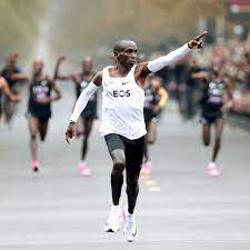 Eliud burst onto the scene as a junior, notably defeating hicham el guerrouj and kenenisa bekele at the 2003 iaaf athletics world champs in the 5000m. Eliud Kipchoge Denies Platform Nike Shoes Violate The Spirit Of Sport London Marathon The Guardian