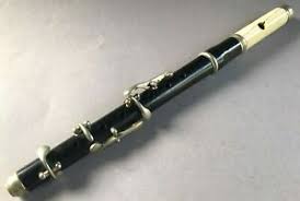 It is an easy blowing, even instrument with responsive articulation and a consistent, sweet sound. Musikinstrument Blasinstrument Holzblasinstument Querflote Piccoloflote 1900 Ebay