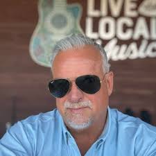 Ian Thomas in a bouncy, yachty and fairly proggy mode here. Possibly my  favorite album by him. :)