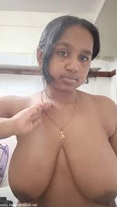 big-boobs-indian-aunty-taking-nude-selfie-12 - Indian Girls Club - Nude  Indian Girls & Hot Sexy Indian Babes