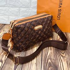 Sebagai opsi lain messenger bag , tas kantor kulit yang akan memberikan kesan classic dan tas selempang army , tas selempang palazzo yang sedang populer saat ini hingga tas selempang bola bagi kamu. Harga Lv Sling Bag Cod Terbaru April 2021 Biggo Indonesia