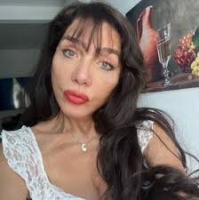 From red carpets with him... to real love with her.💥💍