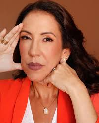 Definição do ensaio corporativo da @georgia_ribeiro_estetica : Poder A  Geórgia é esteticista há 15 anos, já possui uma clientela fiel, mas o que  estava faltando é o posicionamento nas redes sociais e