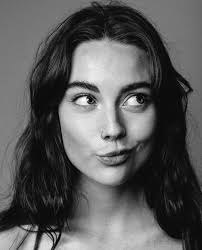 Black And White Face Drawing Reference Avalia In 2020 Expressions Photography Face Photography Portrait Photography Poses